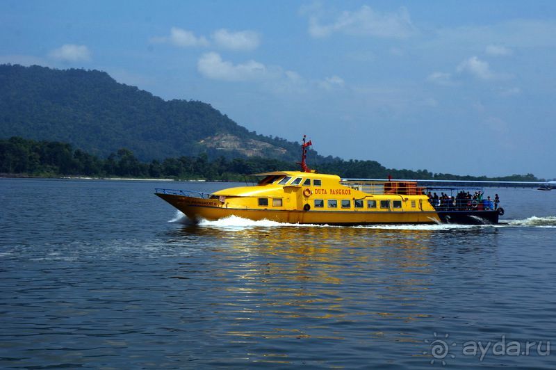На  остров  Пангкор  через  Лумут.
