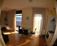 Уютная современная квартира с видом на море