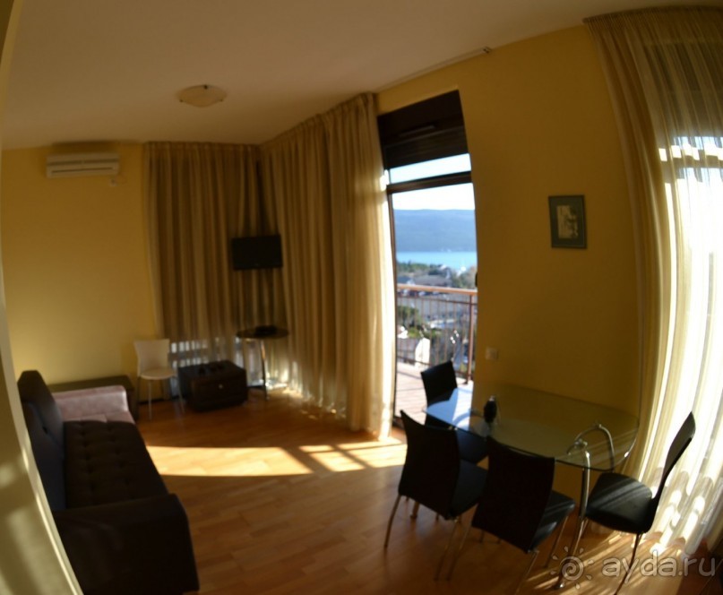 Уютная современная квартира с видом на море