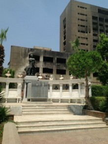 Рядом с национальным музеем Каира. Какое грандиозное прошлое и какое удручающее наследие!