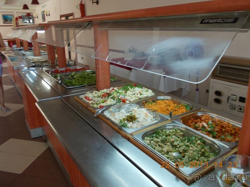 Отель очень понравился, отличная еда и обслуживание, 2 прекрасных чистых басссейна, много зелени.