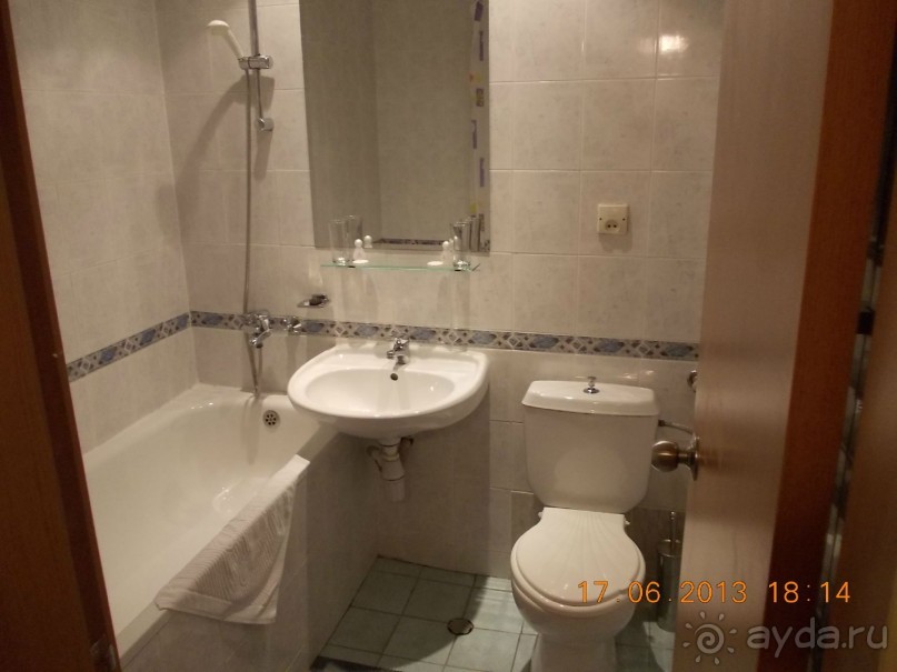 Отель очень понравился, отличная еда и обслуживание, 2 прекрасных чистых басссейна, много зелени.