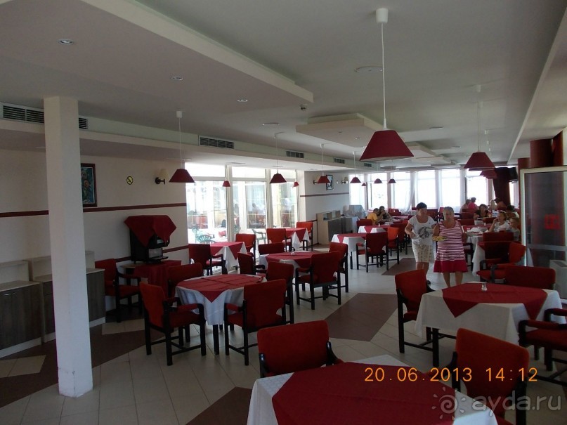 Отель очень понравился, отличная еда и обслуживание, 2 прекрасных чистых басссейна, много зелени.