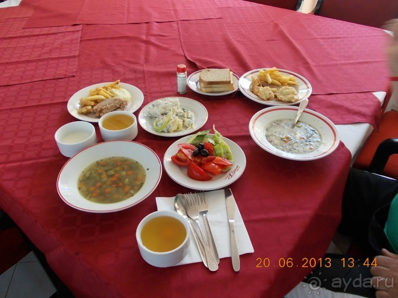 Отель очень понравился, отличная еда и обслуживание, 2 прекрасных чистых басссейна, много зелени.