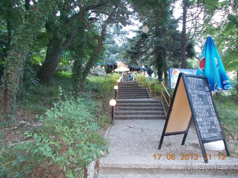 Отель очень понравился, отличная еда и обслуживание, 2 прекрасных чистых басссейна, много зелени.