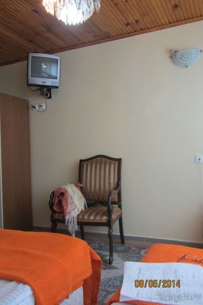 Отель с хорошим расположением, но только для ночлега.