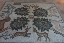 Красивая церковь с интересным подземным музеем