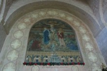 Красивая церковь с интересным подземным музеем