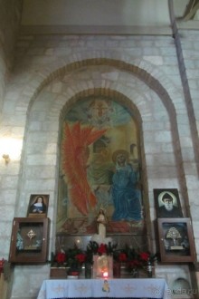 Красивая церковь с интересным подземным музеем