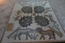 Красивая церковь с интересным подземным музеем