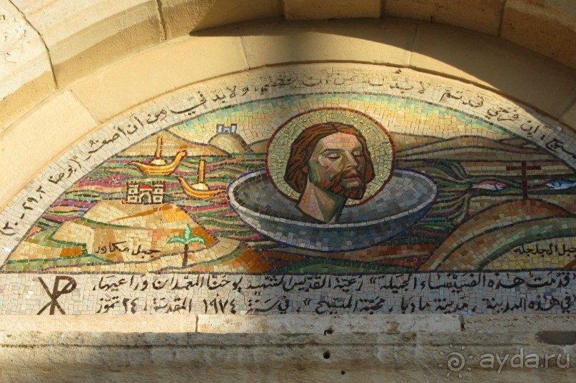 Красивая церковь с интересным подземным музеем