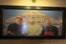 Красивая церковь с интересным подземным музеем