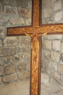 Красивая церковь с интересным подземным музеем