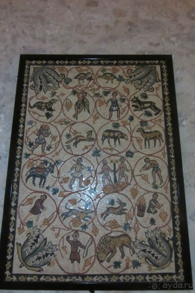 Красивая церковь с интересным подземным музеем