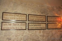 Красивая церковь с интересным подземным музеем