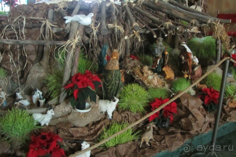 Красивая церковь с интересным подземным музеем