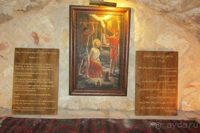 Красивая церковь с интересным подземным музеем