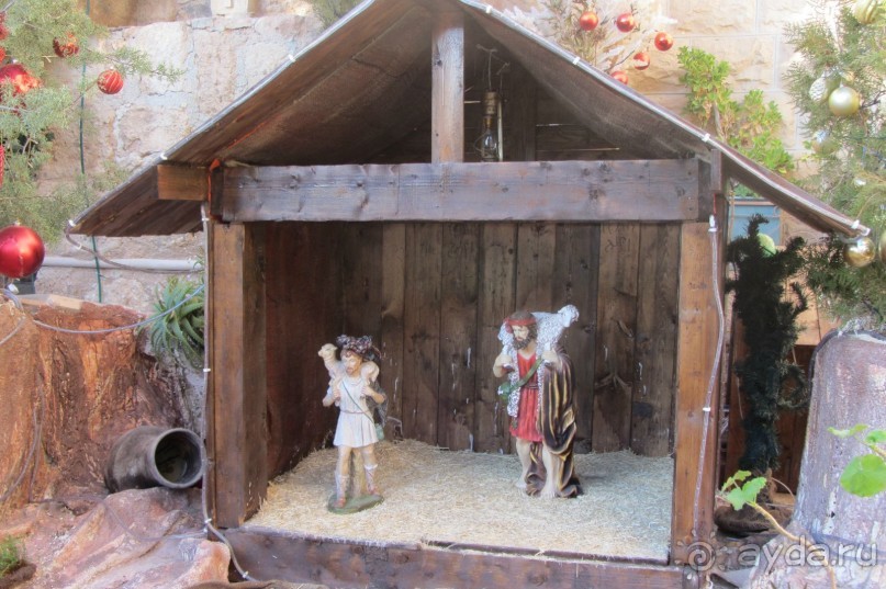 Красивая церковь с интересным подземным музеем