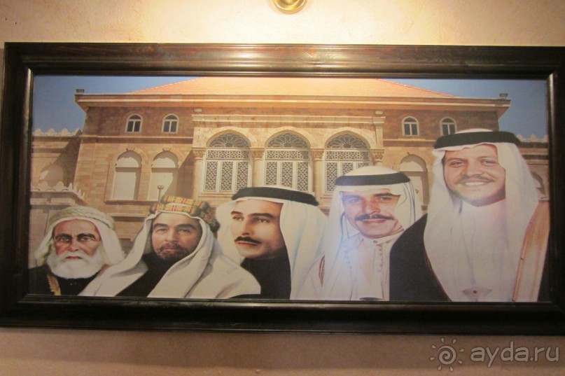 Красивая церковь с интересным подземным музеем