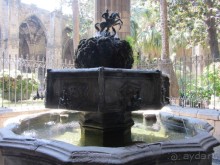 Catedral de la Santa Cruz y Santa Eulalia - главный собор Барселоны.