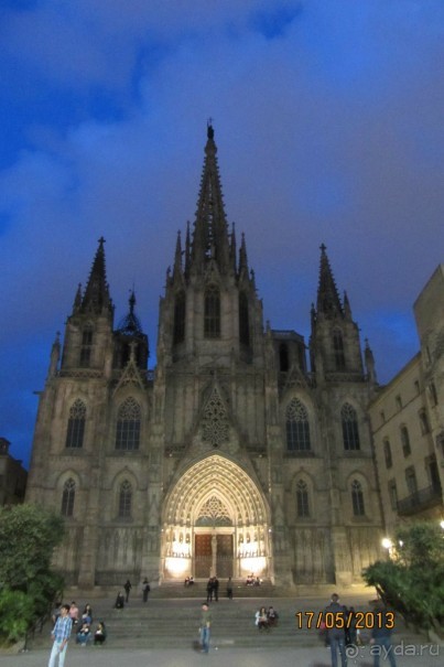 Catedral de la Santa Cruz y Santa Eulalia - главный собор Барселоны.