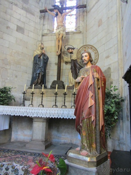 Catedral de la Santa Cruz y Santa Eulalia - главный собор Барселоны.