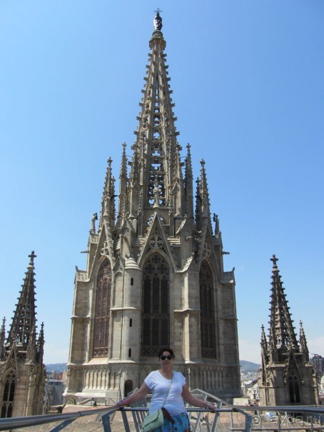 Catedral de la Santa Cruz y Santa Eulalia - главный собор Барселоны.