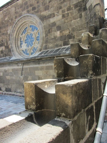 Catedral de la Santa Cruz y Santa Eulalia - главный собор Барселоны.