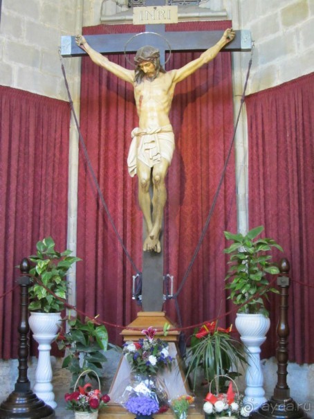 Catedral de la Santa Cruz y Santa Eulalia - главный собор Барселоны.