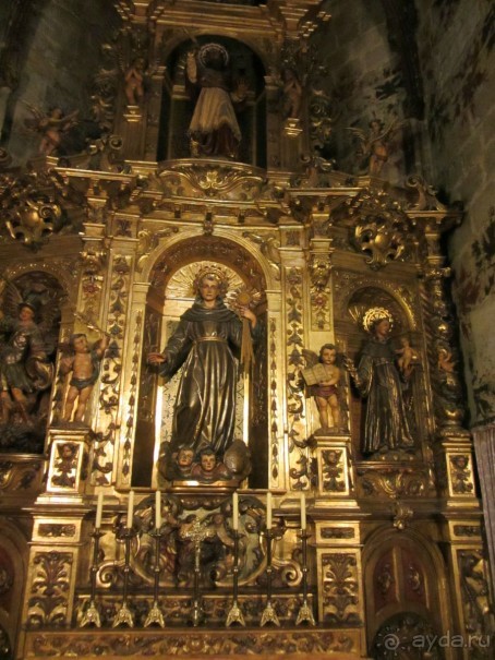 Catedral de la Santa Cruz y Santa Eulalia - главный собор Барселоны.