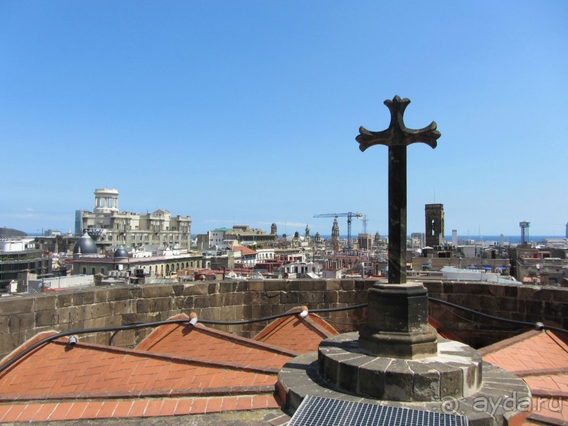 Catedral de la Santa Cruz y Santa Eulalia - главный собор Барселоны.