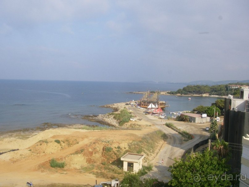 Рядом будет еще один пляж. Вид на дальнюю бухту 