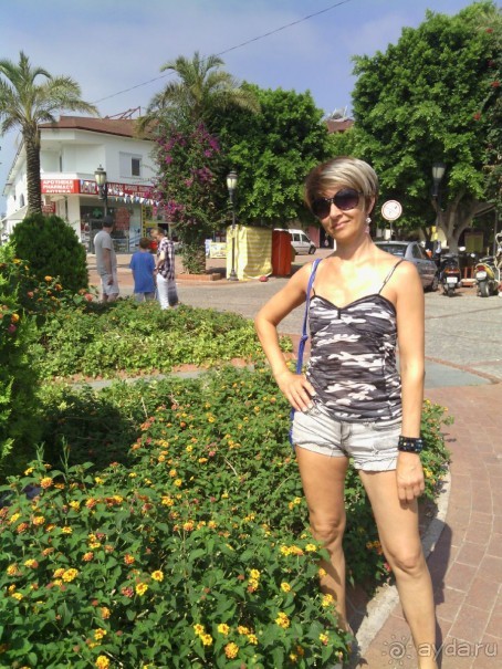 У часовой башни в Авсалларе