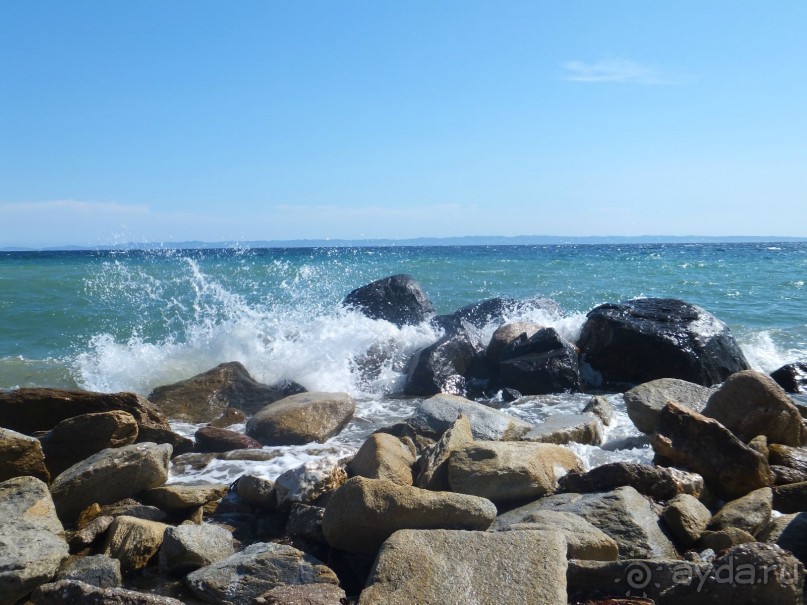 Колоритный  в греческом стиле,уютный,утопающий в зелени отель. 