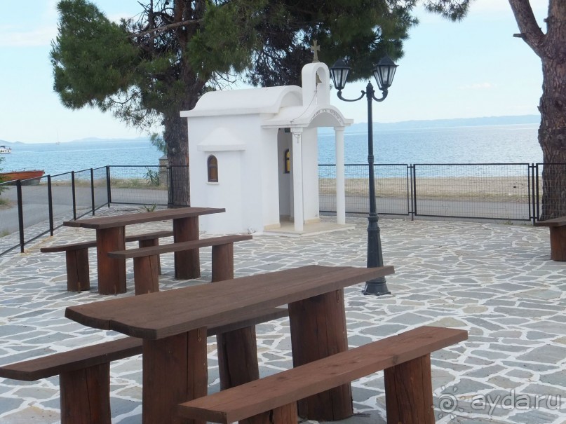 Колоритный  в греческом стиле,уютный,утопающий в зелени отель. 