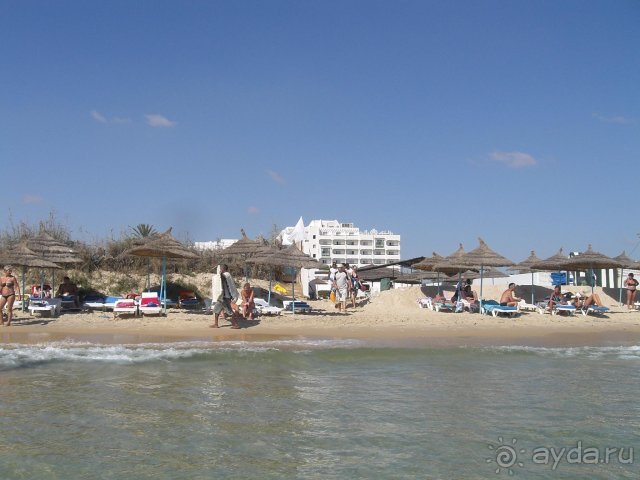 Вид с пляжа на отель