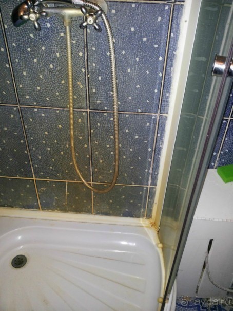 Незнаю,кто пишит столь лестные слова, в адрес этого заведения,но скажу прямо место отстойное,руковод