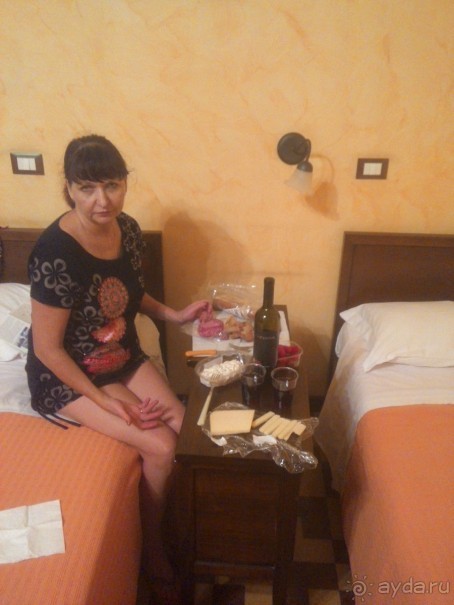 Ужин в номере  с сицилийским вином.