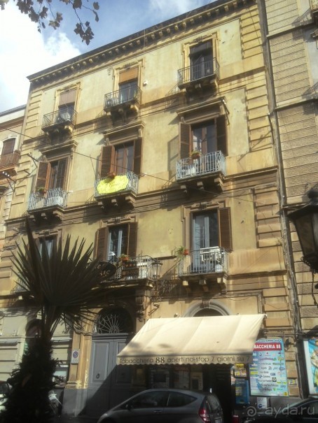 Дом, в котором находится гостиница.