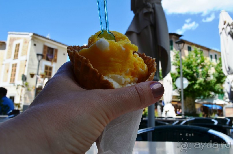 Если будете в городе Сольер, обязательно попробуйте мороженое из апельсинов и/или лимонов, эта местность специализируется на этих фруктах