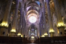 Внутри Кафедрального Собора. Вход 6 евро. Там очень здорово, фотографией не передать, алтарь построен по проекту тов. А. Гауди