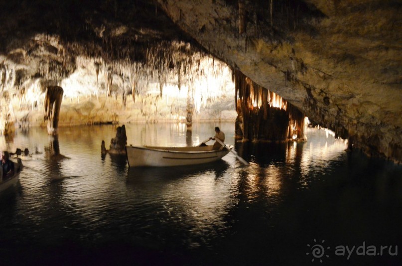На таких лодочках нас вывозили к выходу