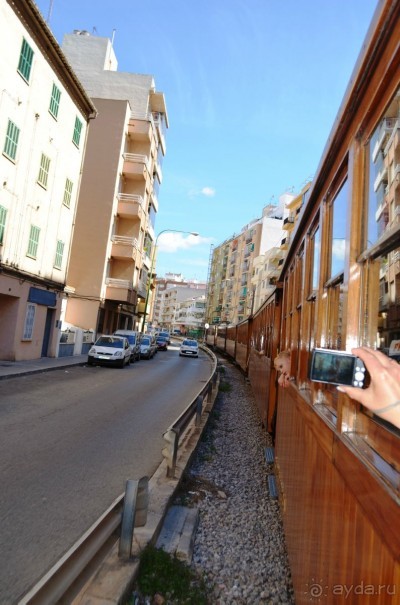 Поезд а-ля Дикий Запад на городок Сольер