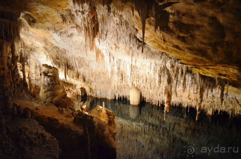 В пещере Дракона. Внизу чистейшее озеро)) Вообще там много больших и маленьких озер, ощущение "пещеры горного короля"