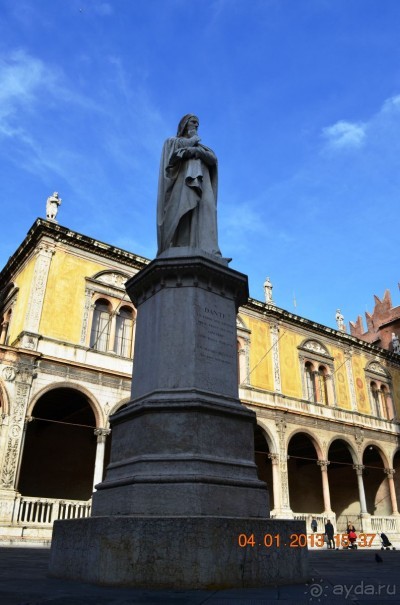 Верона. Памятник Данте
