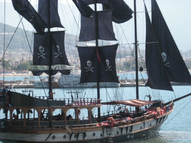 Экскурсия на пиратской яхте "Викинг"