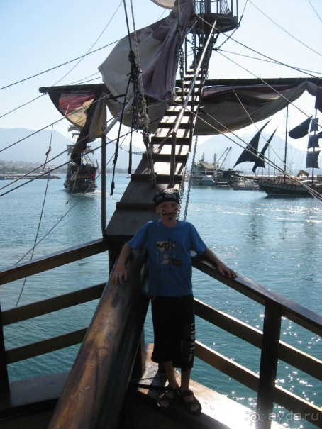 Экскурсия на пиратской яхте "Викинг"