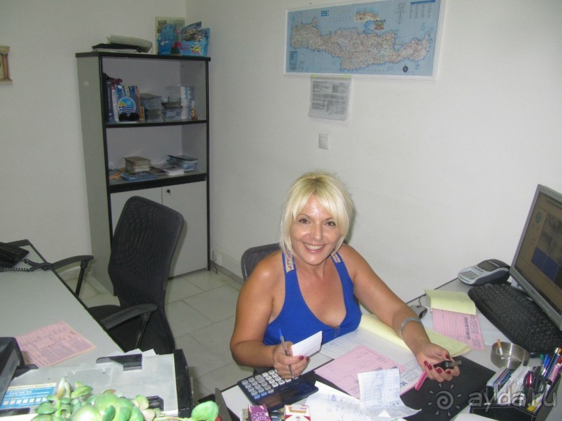 Эта (дама)аферистка Holiday strvices это её фирма обманывает туристов