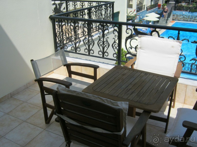 Твердая четверка - отель портит только наличие соотечественников, орущих по ночам яблоки на снегу