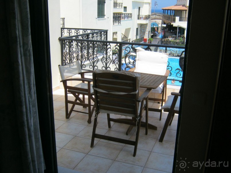 Твердая четверка - отель портит только наличие соотечественников, орущих по ночам яблоки на снегу